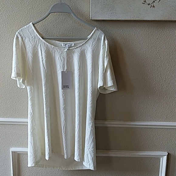 NWT Off White Texture Cold Shoulder Top By Rose + Olive. Size M - Picture 16 of 17